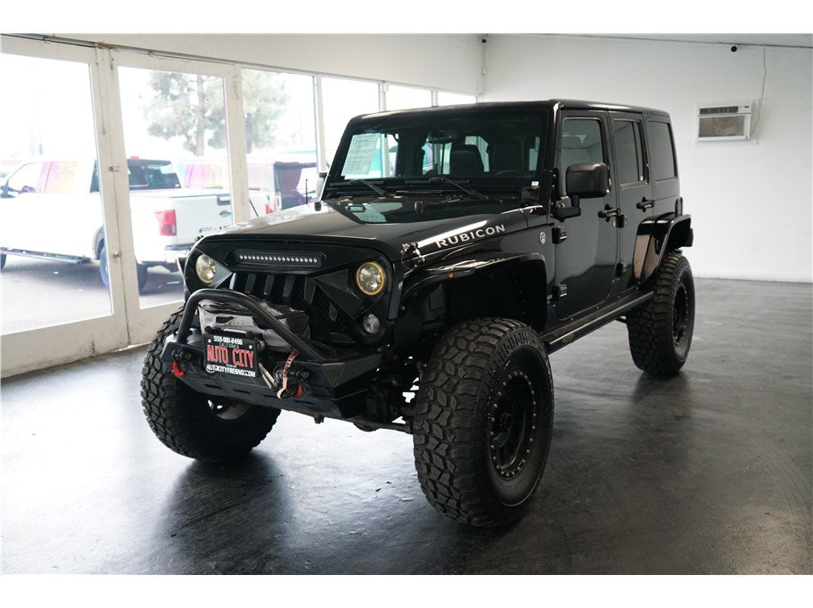Used 2015 Jeep Wrangler Unlimited Rubicon w/ Connectivity Group image 3
