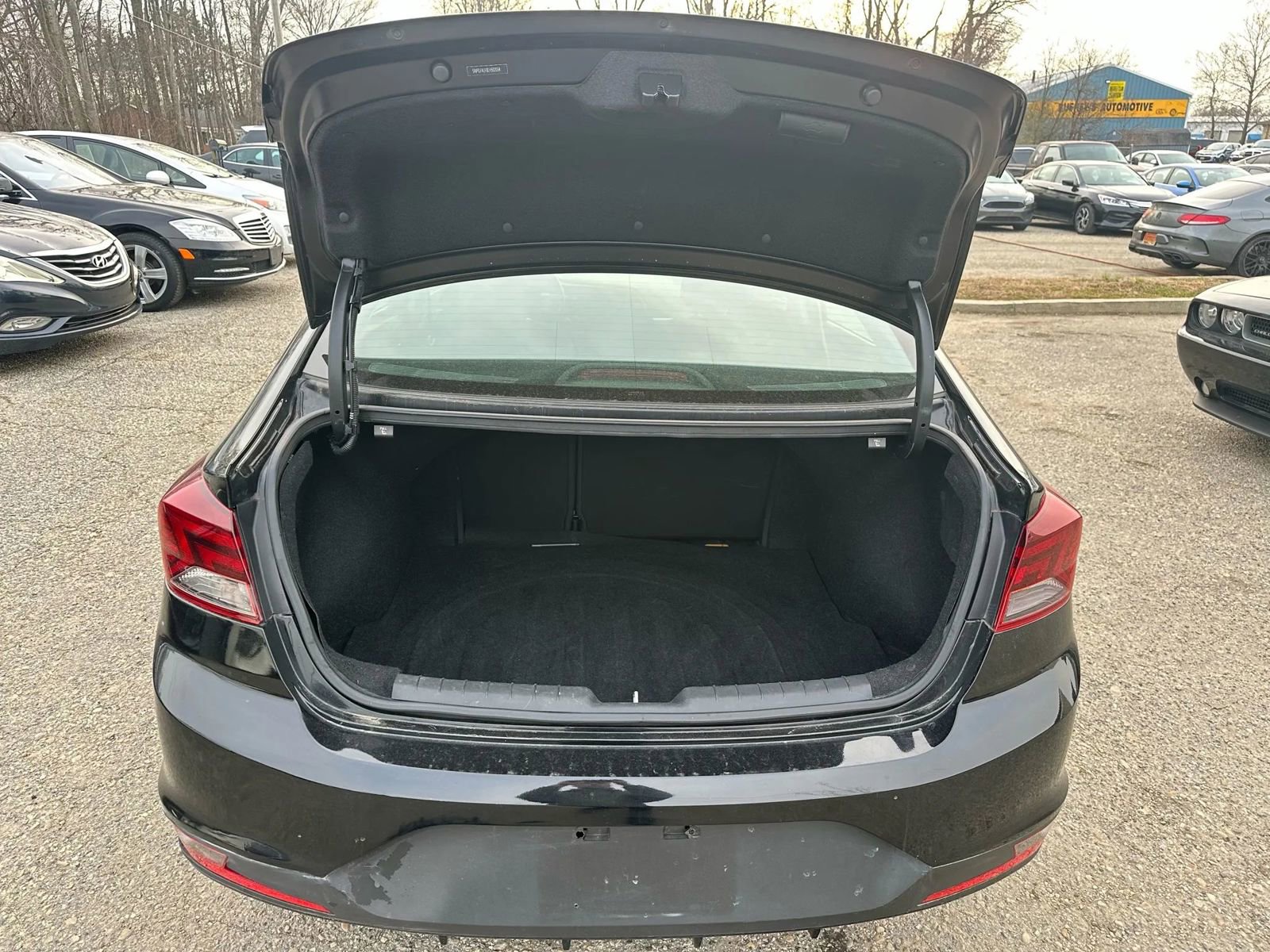 Used 2020 Hyundai Elantra SE w/ Cargo Package (C1) image 10