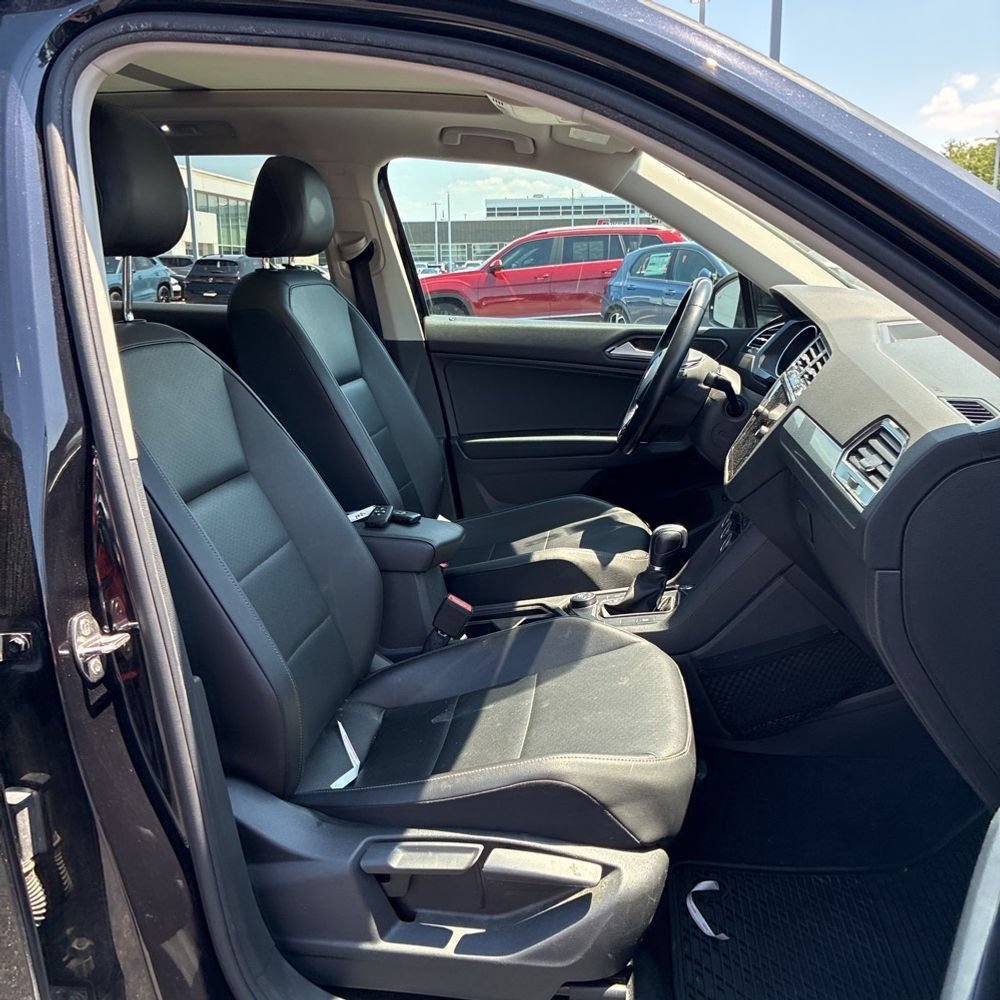 Used 2018 Volkswagen Tiguan SEL AWD/4WD image 6