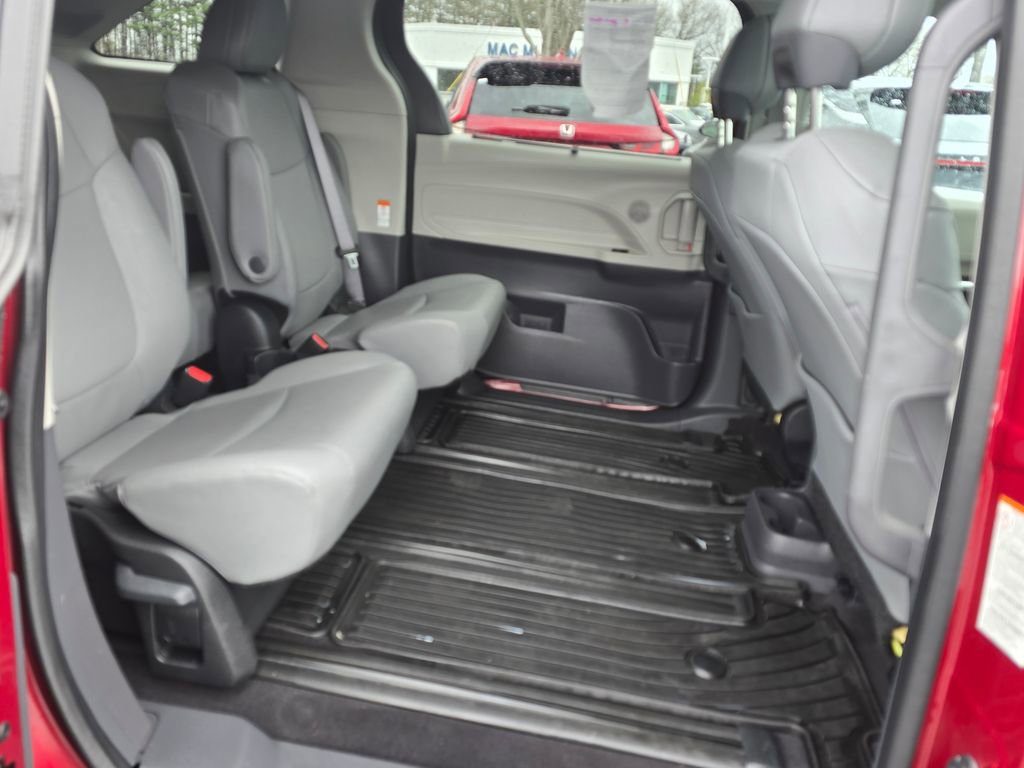 Used 2024 Toyota Sienna XLE w/ XLE Plus Package image 13