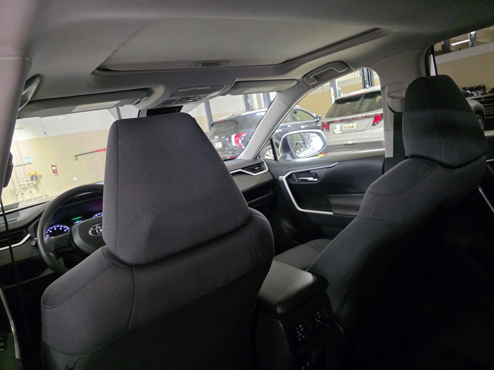 Used 2019 Toyota RAV4 XLE FWD image 15