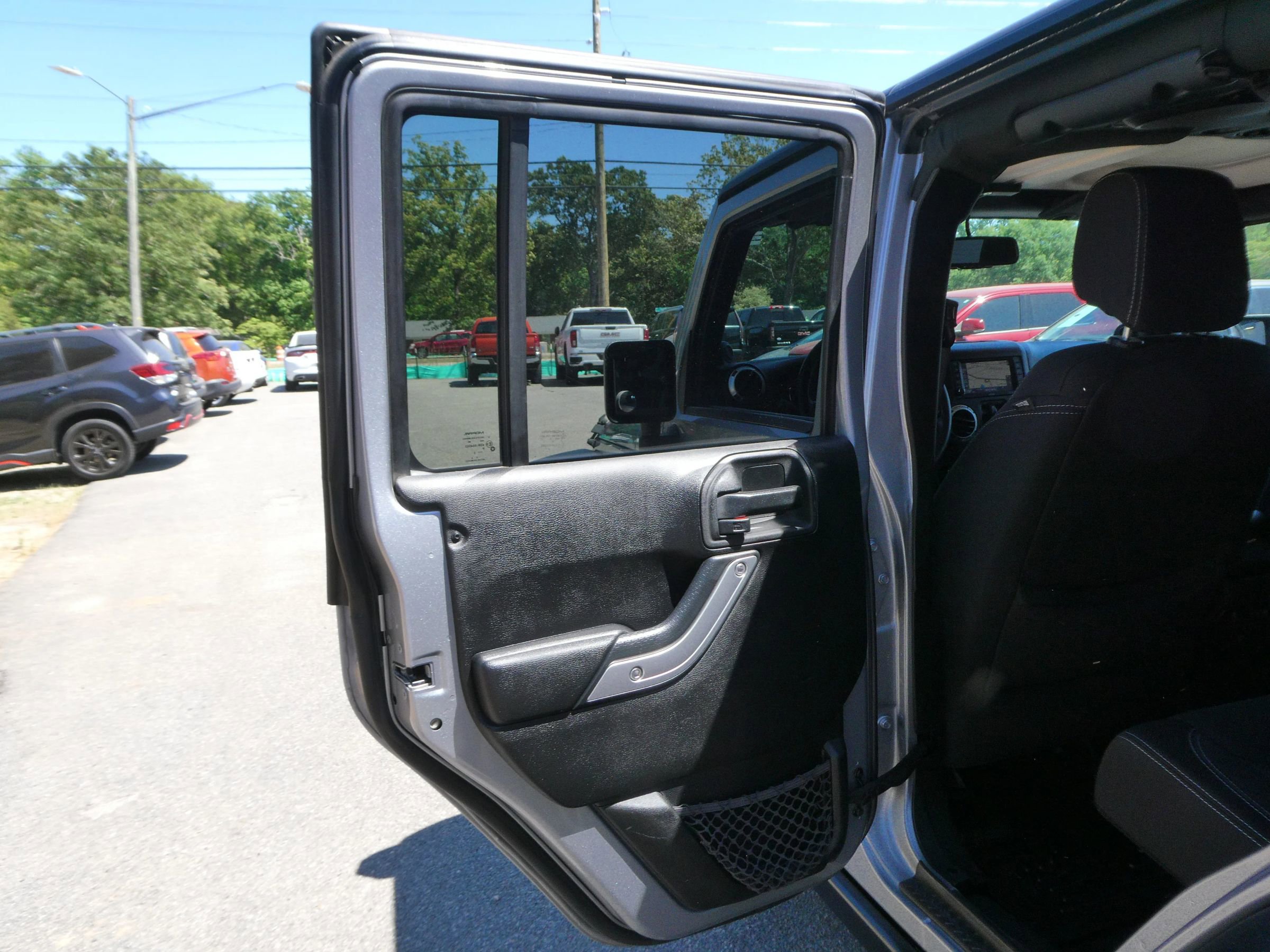 Used 2013 Jeep Wrangler Unlimited Rubicon w/ Connectivity Group AWD/4WD image 26