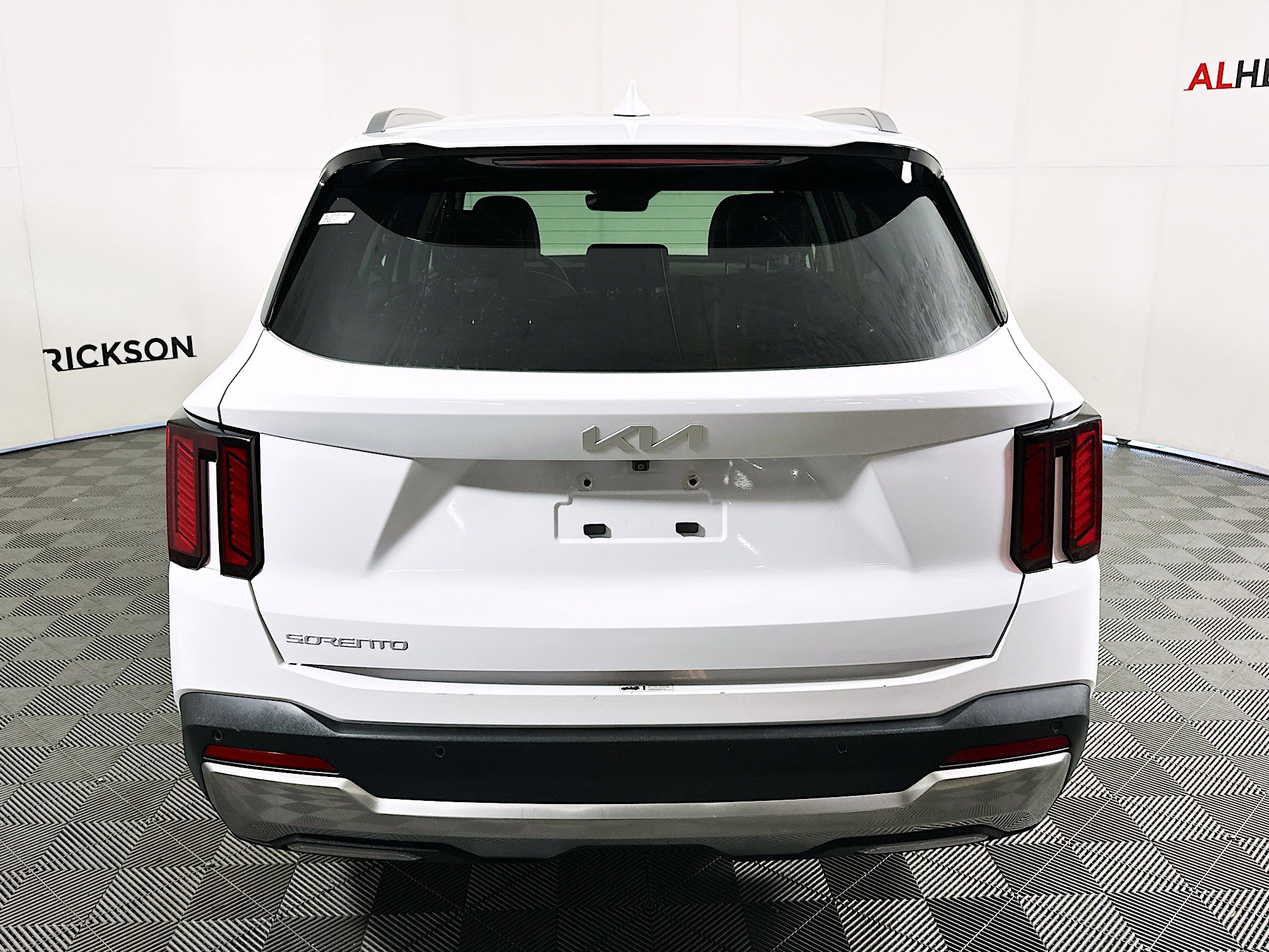 Used 2024 Kia Sorento S image 4