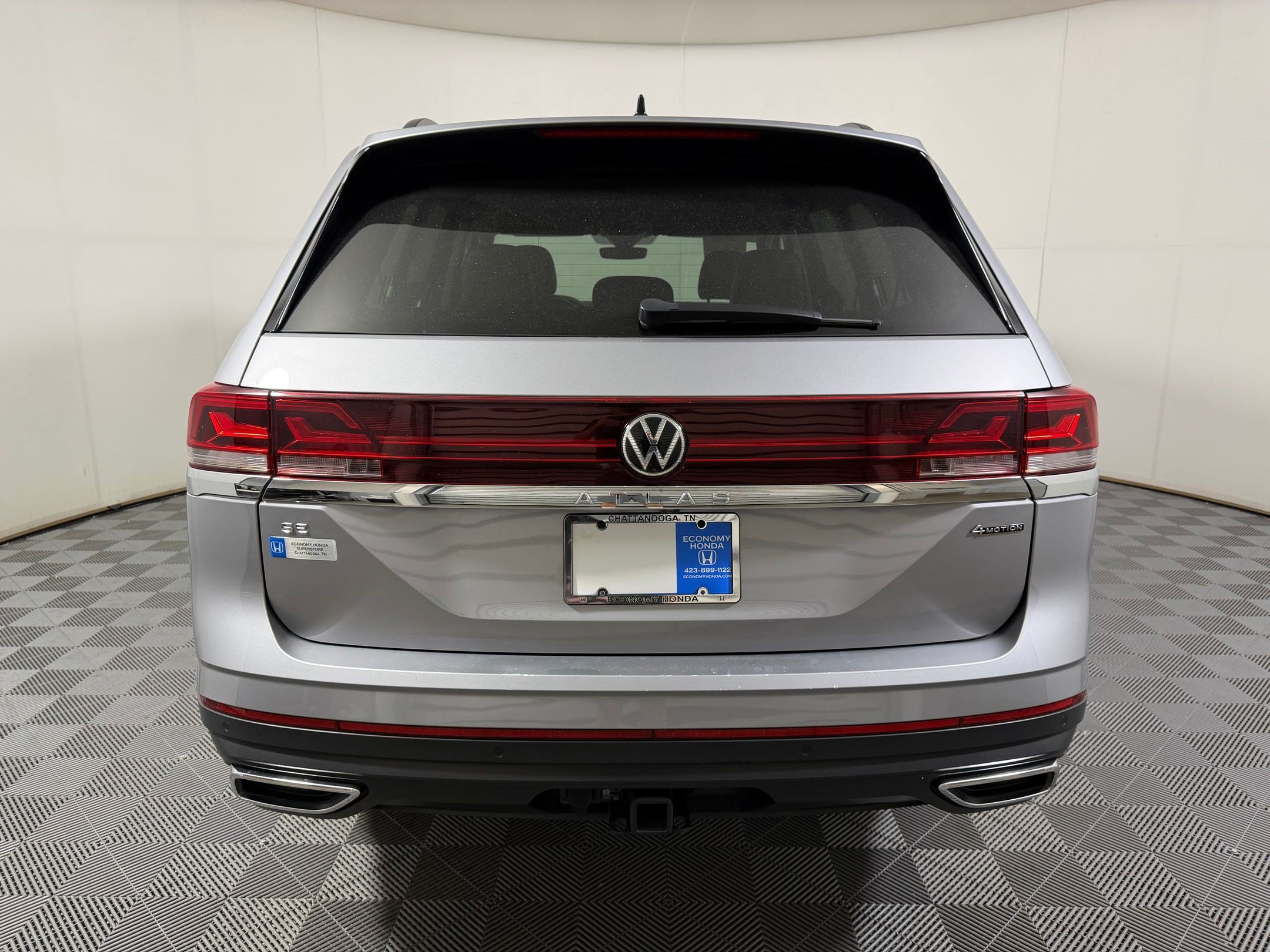 Used 2025 Volkswagen Atlas SE AWD/4WD image 8