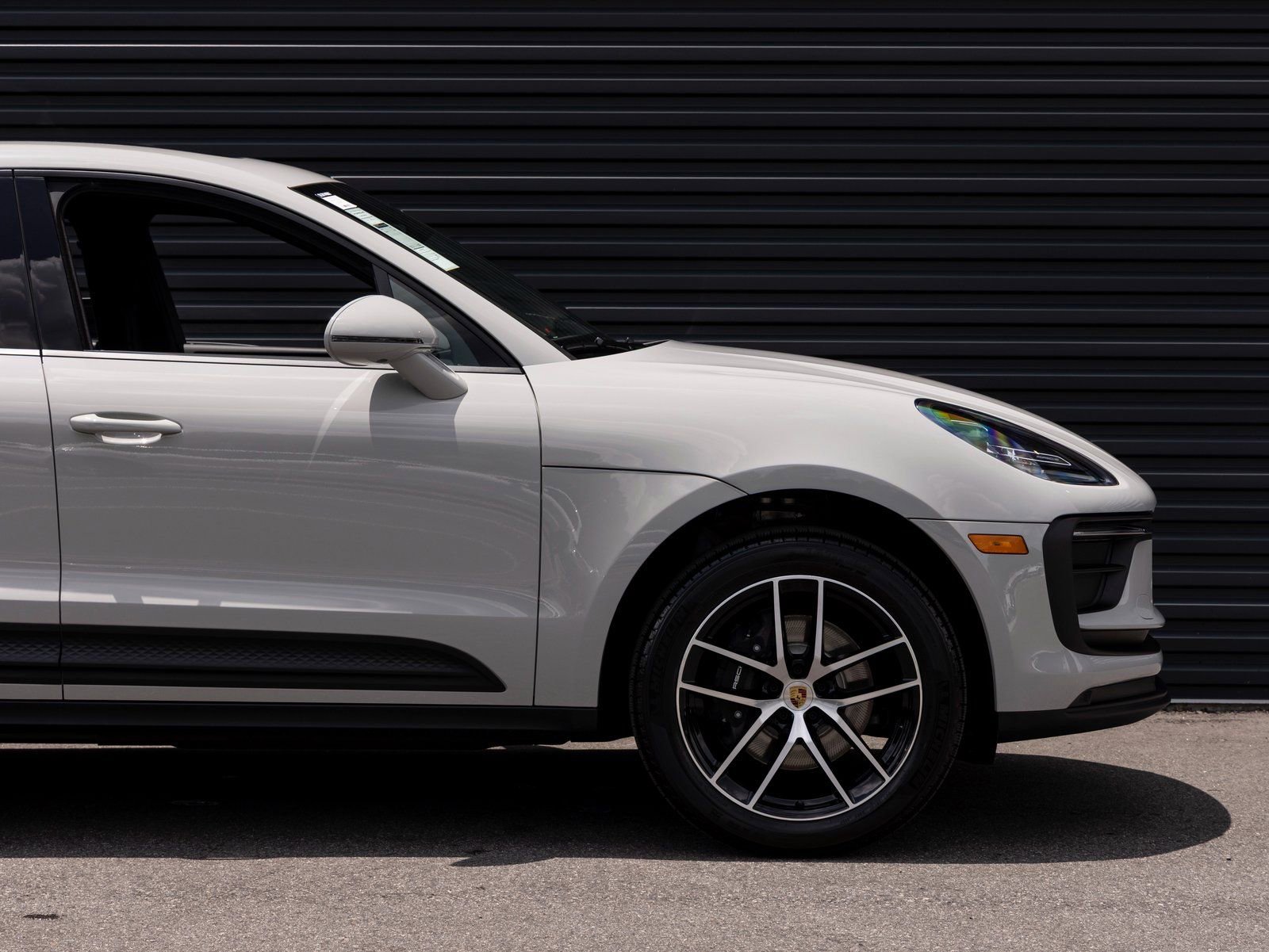 Certified 2025 Porsche Macan image 9