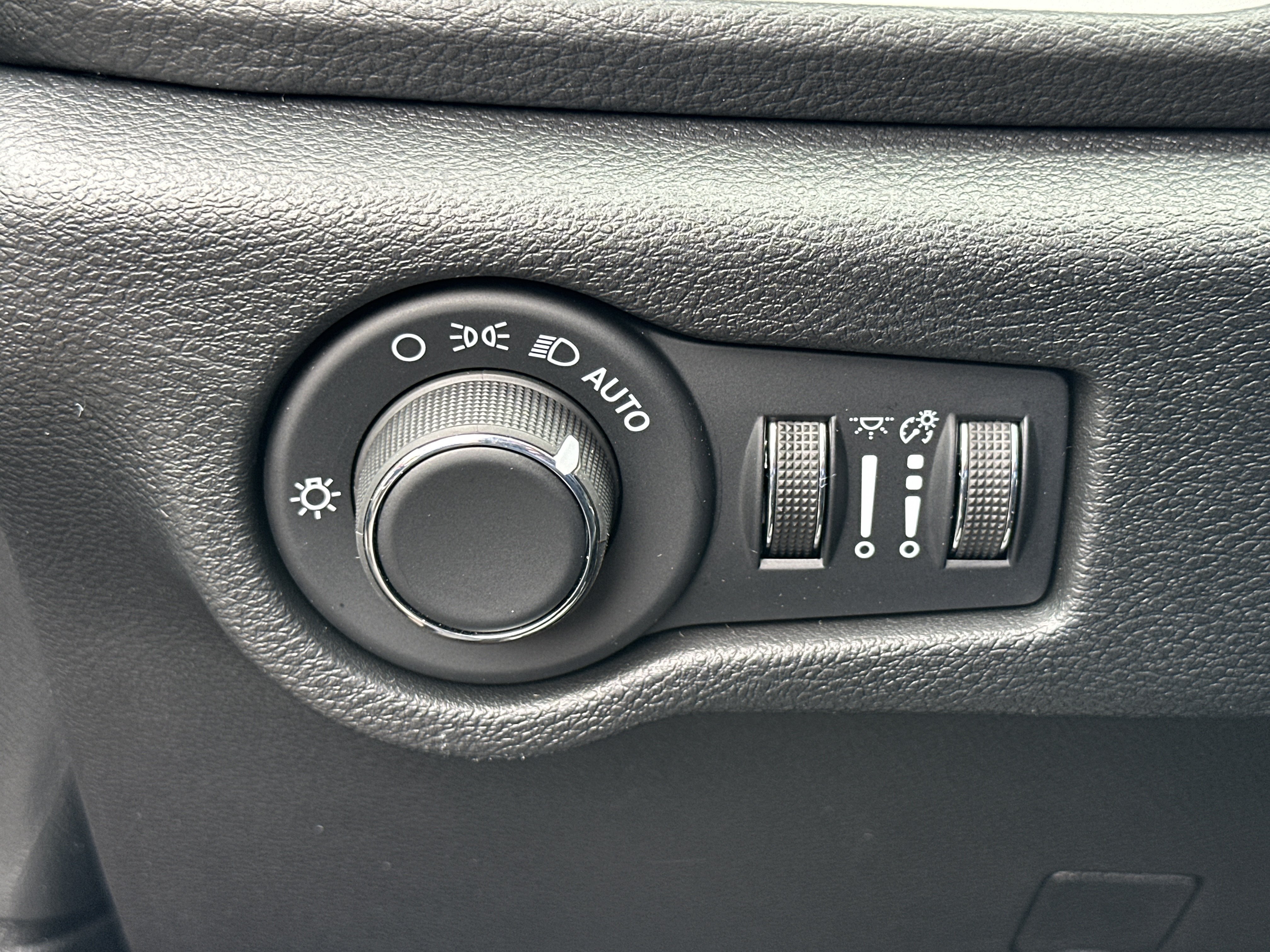 New 2027 Chrysler Pacifica Select AWD/4WD image 11