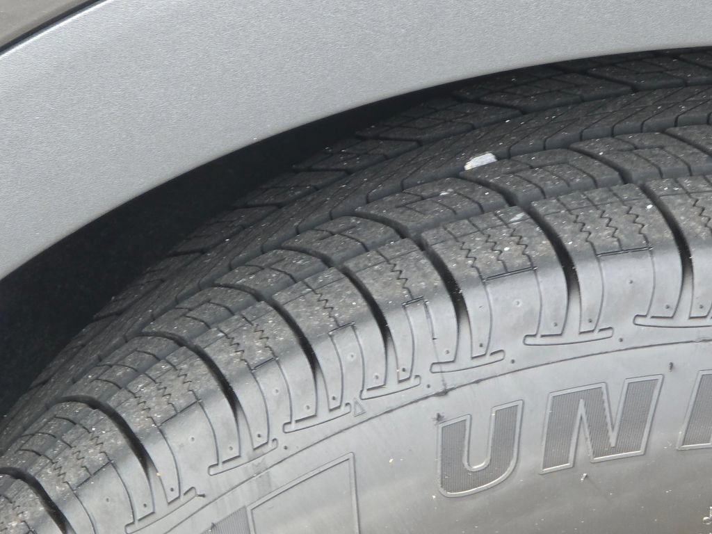 Used 2022 Buick Envision Essence w/ Technology Package I FWD image 28