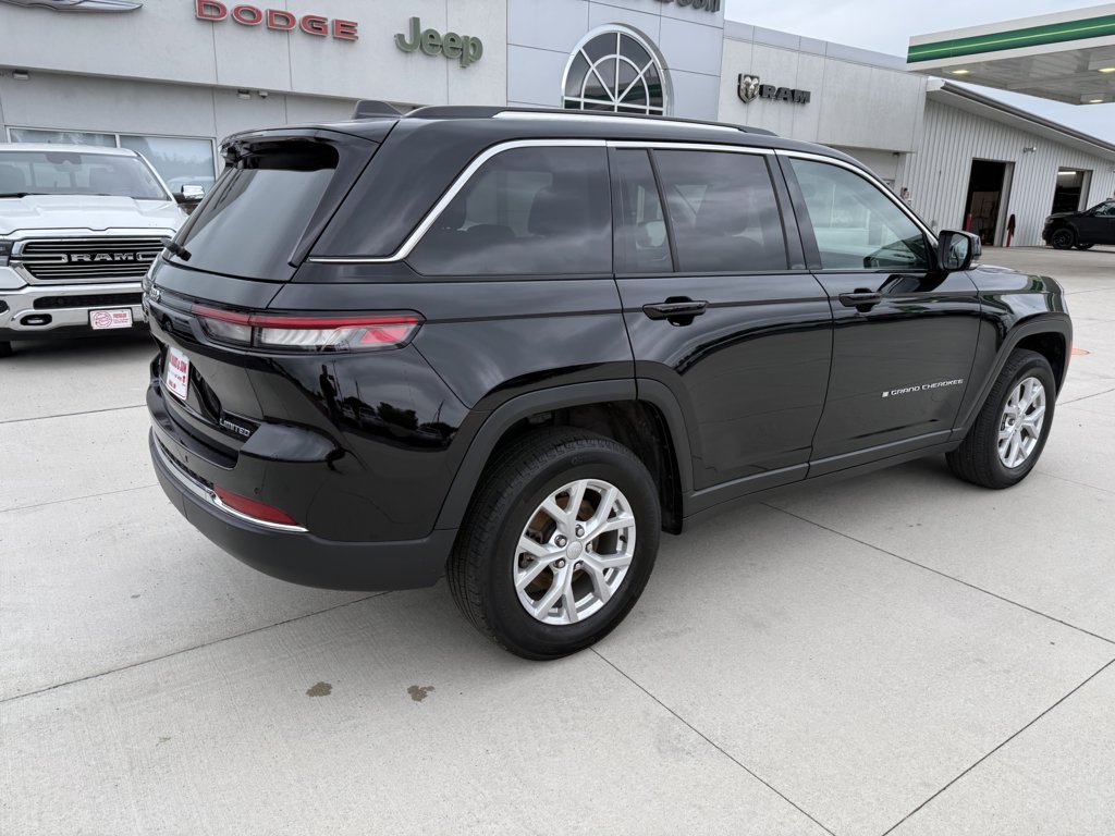 Used 2024 Jeep Grand Cherokee Limited AWD/4WD image 8