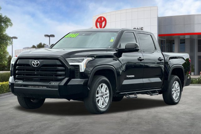 Used 2024 Toyota Tundra SR5 w/ SR5 Convenience Package AWD/4WD image 9