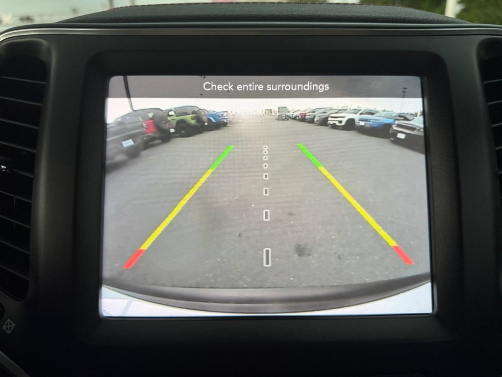 Used 2022 Jeep Cherokee Trailhawk AWD/4WD image 20