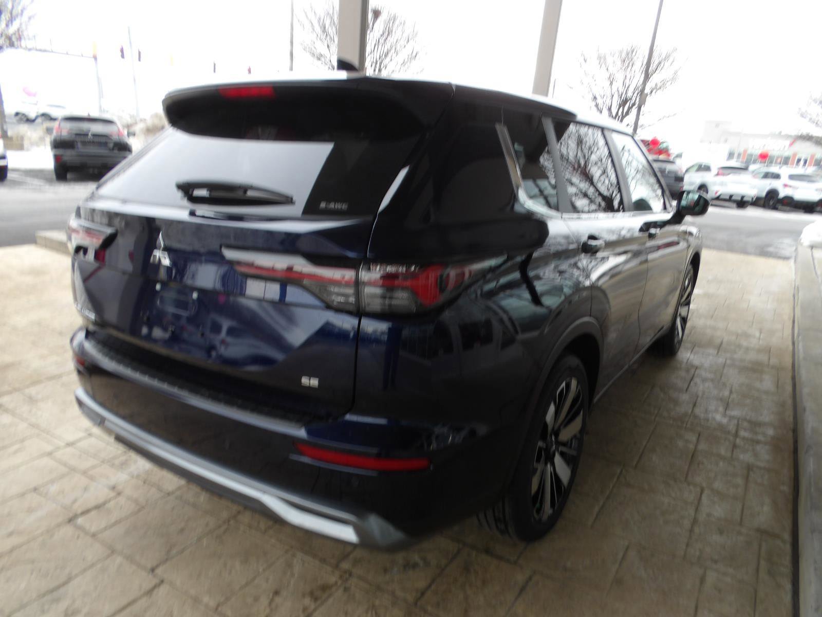 New 2026 Mitsubishi Outlander SE image 7
