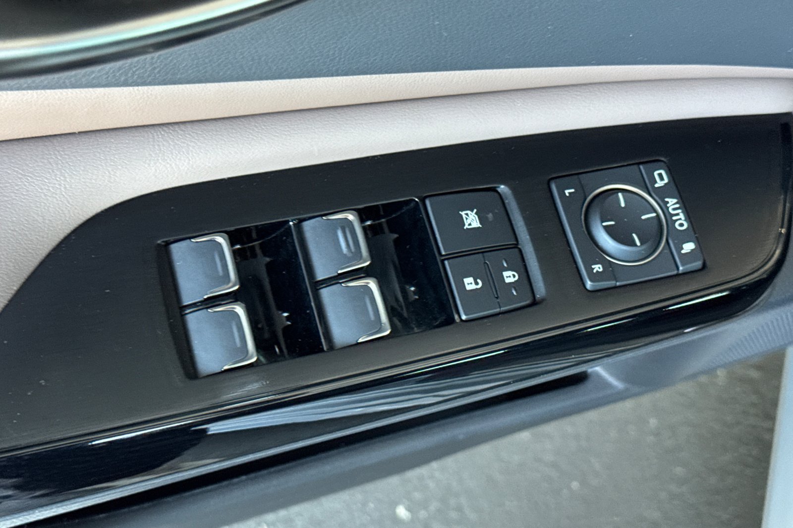 Used 2024 Lexus ES 350 w/ Premium Package FWD image 13