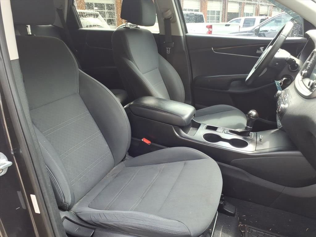 Used 2017 Kia Sorento LX w/ LX Convenience Package image 27