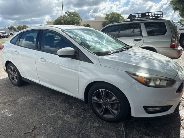 Used 2018 Ford Focus SE w/ SE Appearance Package FWD image 8
