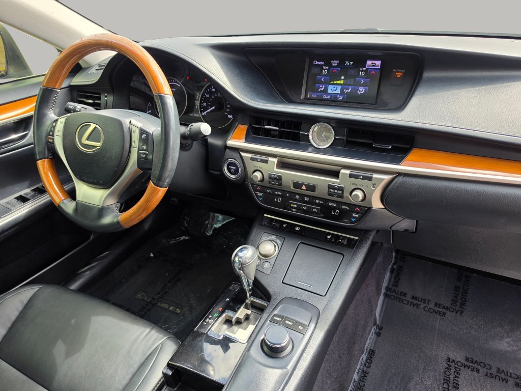 Used 2013 Lexus ES 300h w/ Premium Pkg FWD image 38