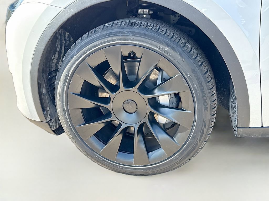 Used 2023 Tesla Model Y Long Range image 40