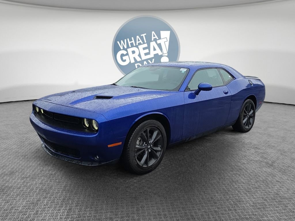 Used 2022 Dodge Challenger SXT w/ Driver Convenience Group AWD/4WD image 8