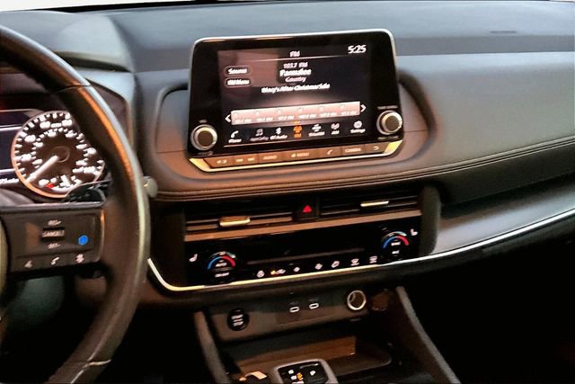 Used 2024 Nissan Rogue SV w/ SV Premium Package image 9