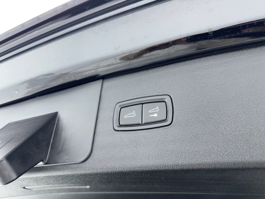 Used 2023 Porsche Cayenne Platinum Edition image 20