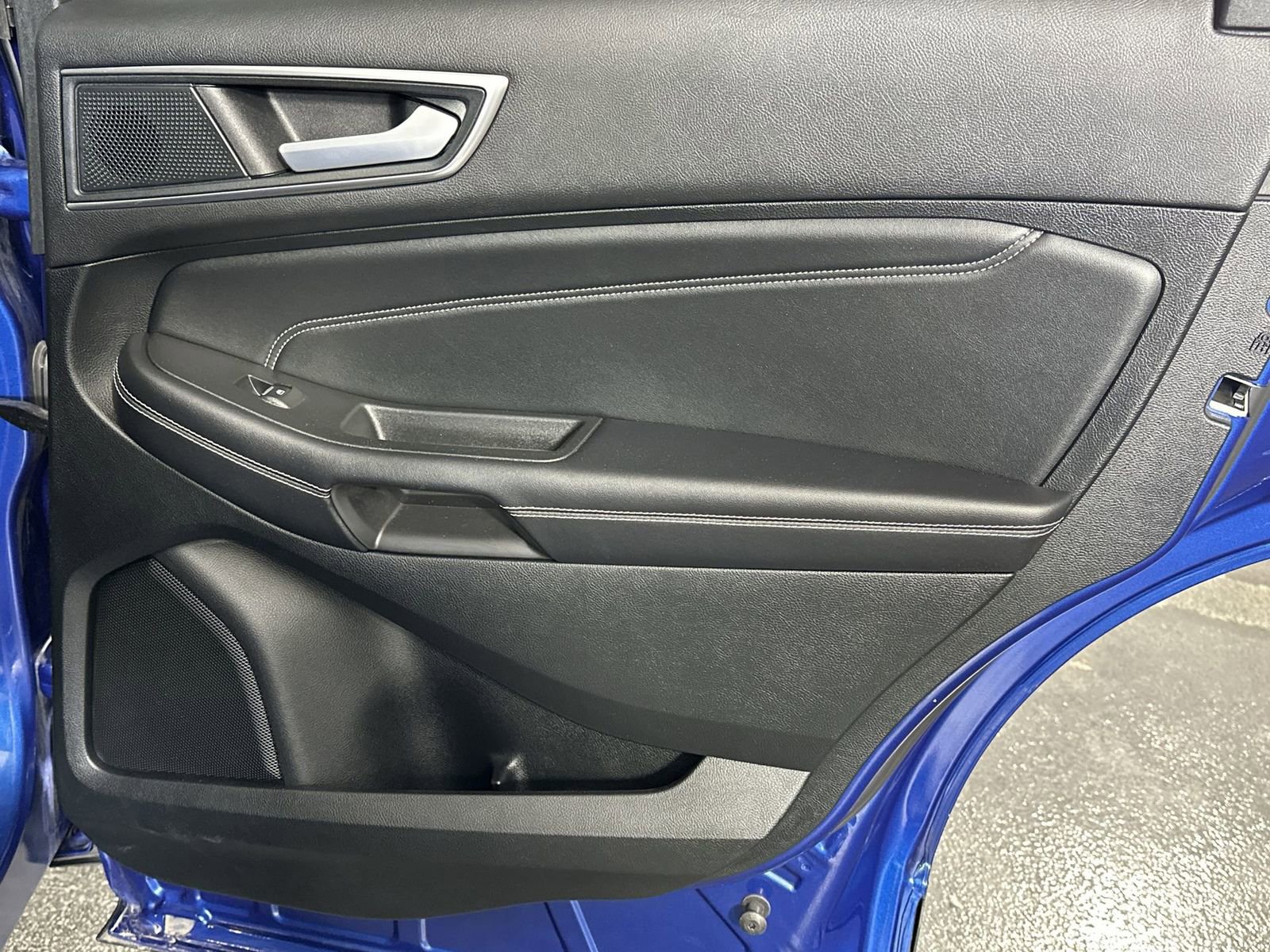 Used 2024 Ford Edge Titanium image 34