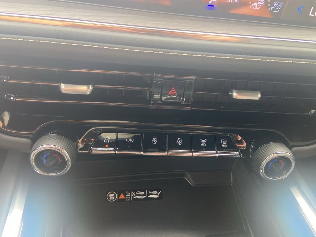 New 2025 Chevrolet Suburban Premier w/ Sun And Tow Package image 24