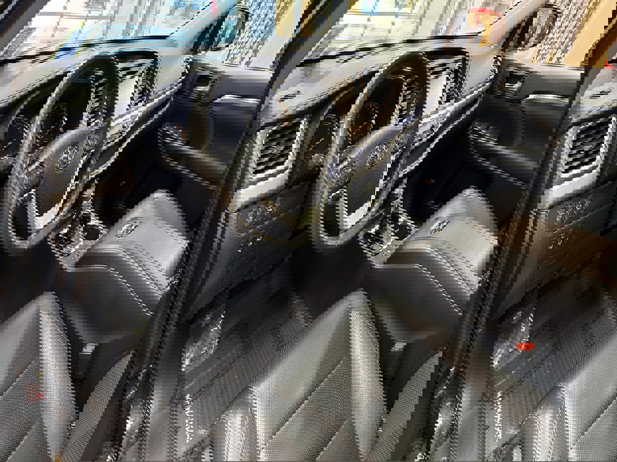 Used 2019 Toyota Highlander Limited Platinum image 25