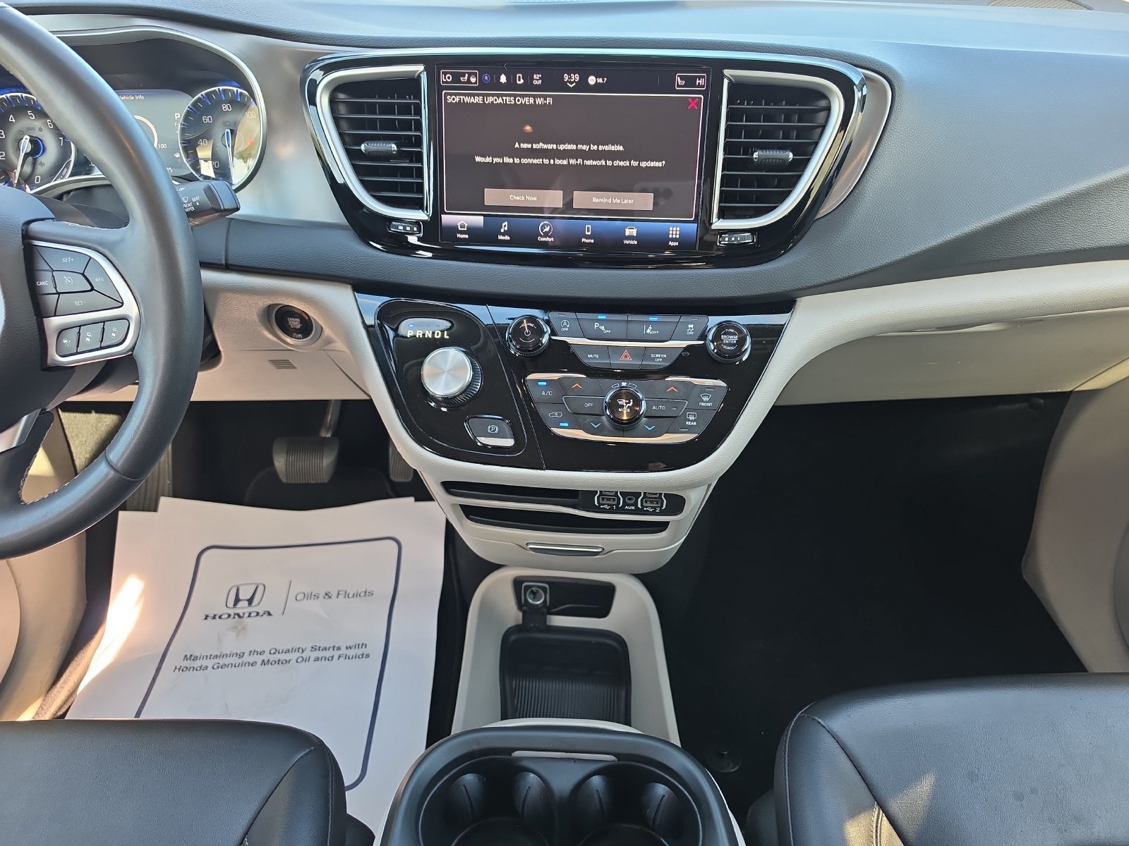 Used 2024 Chrysler Pacifica Touring-L FWD image 11