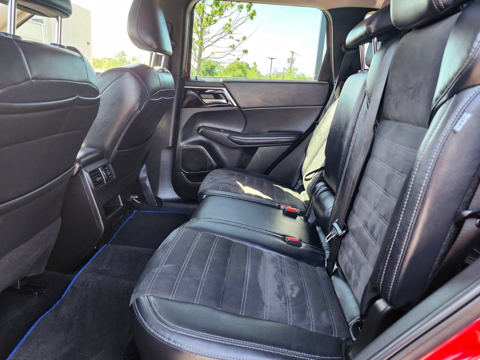 Used 2023 Mitsubishi Outlander SE AWD/4WD image 15
