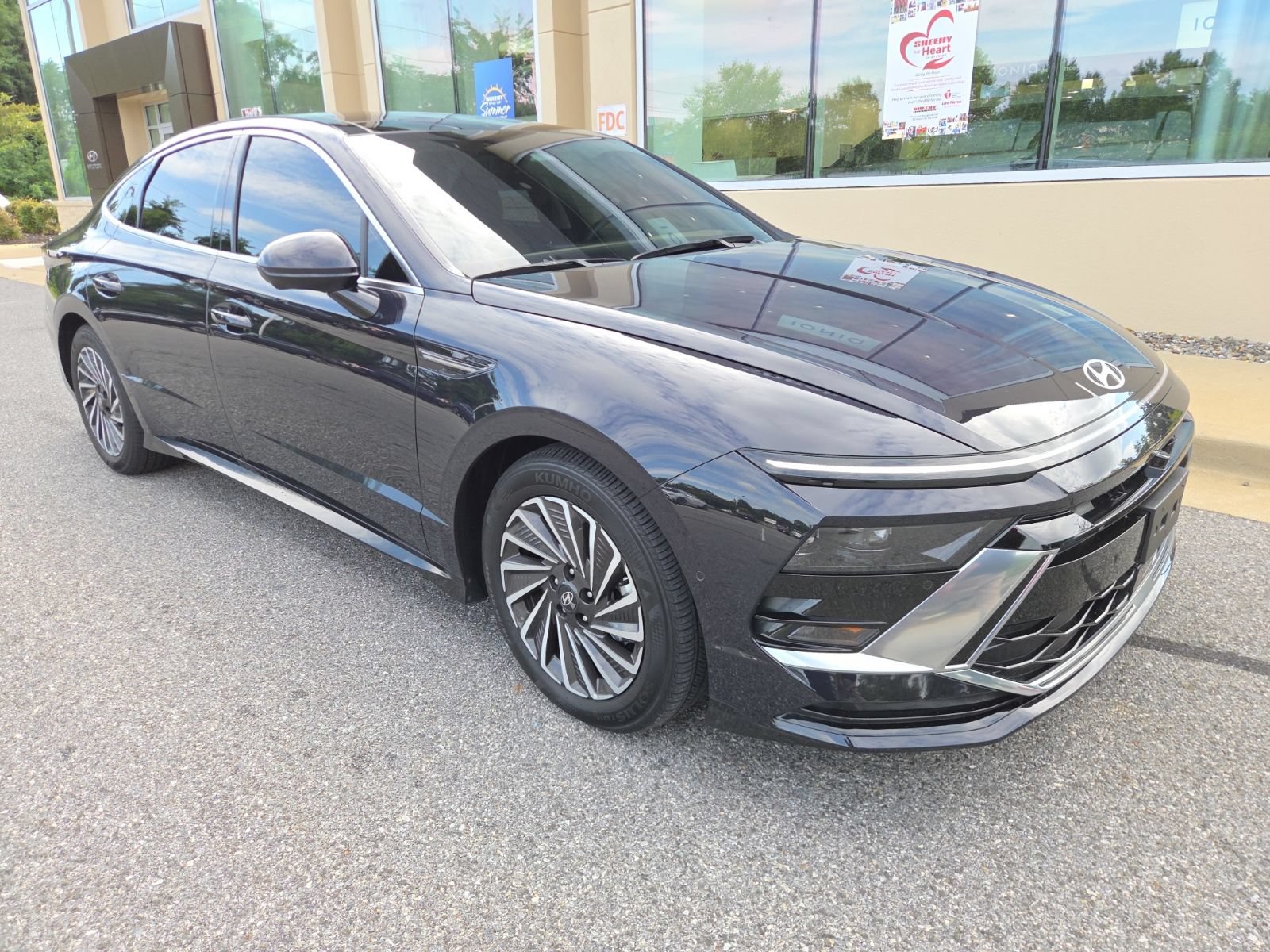 Certified 2025 Hyundai Sonata Limited FWD image 1