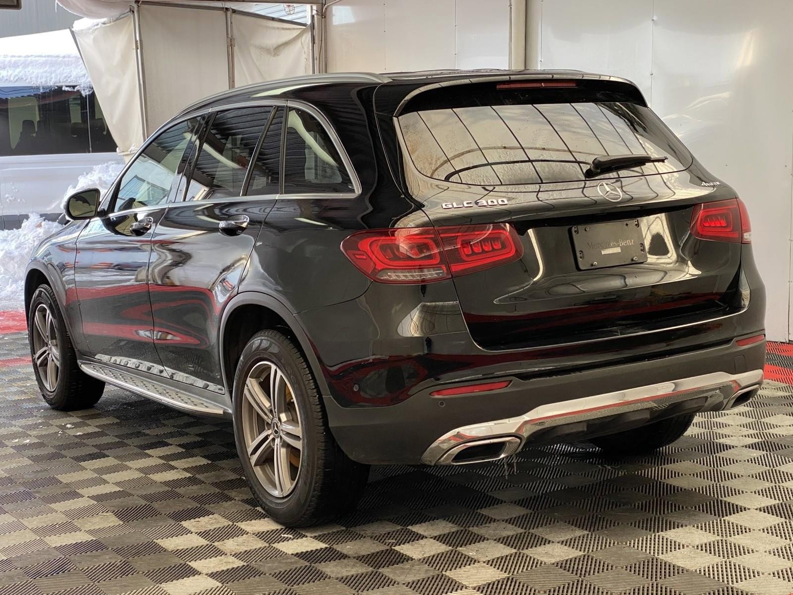 Used 2022 Mercedes-Benz GLC 300 4MATIC image 4
