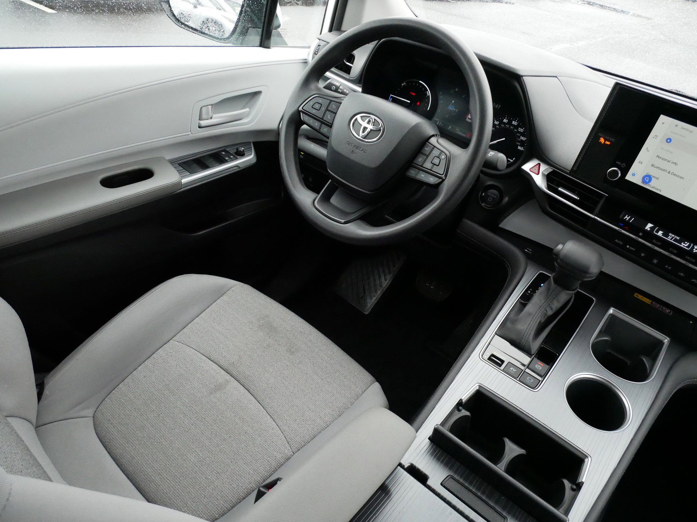 Certified 2025 Toyota Sienna LE image 9