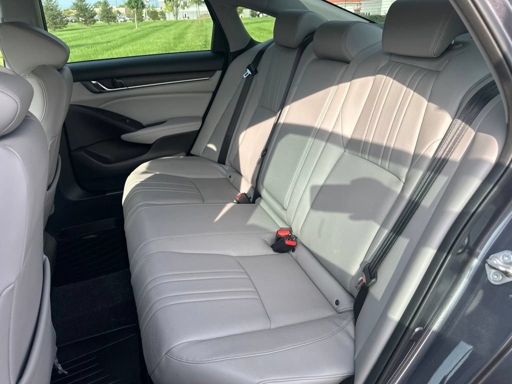 Used 2018 Honda Accord Touring image 14