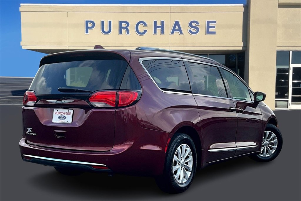 Used 2018 Chrysler Pacifica Touring-L image 6