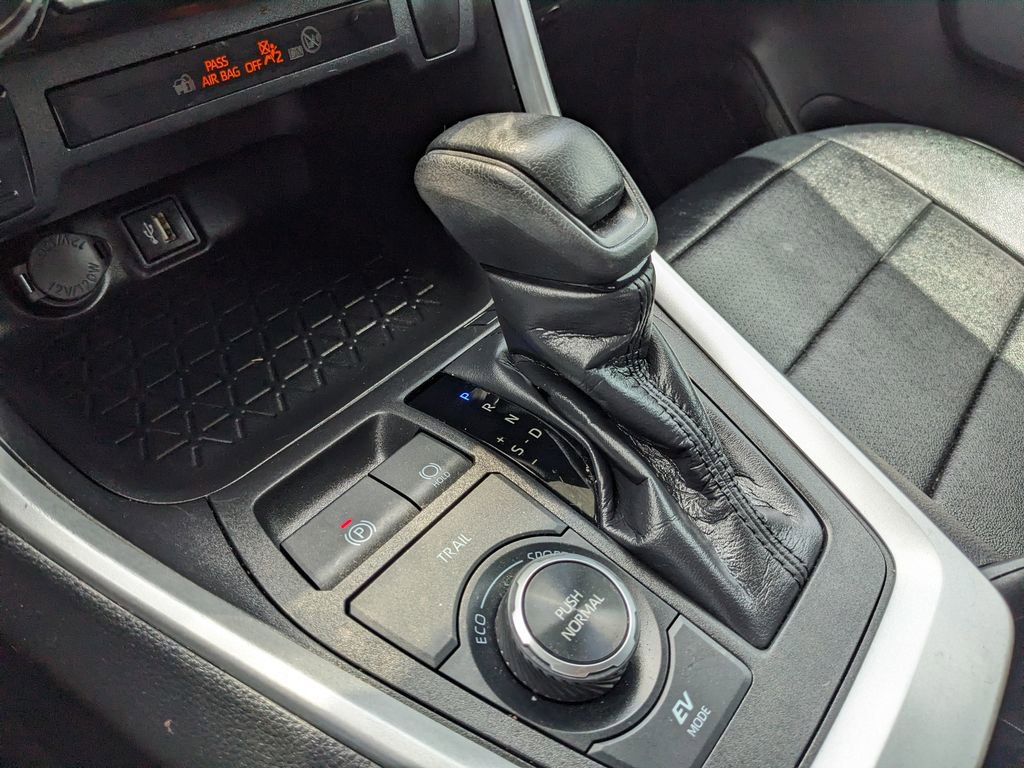 Used 2024 Toyota RAV4 LE AWD/4WD image 28