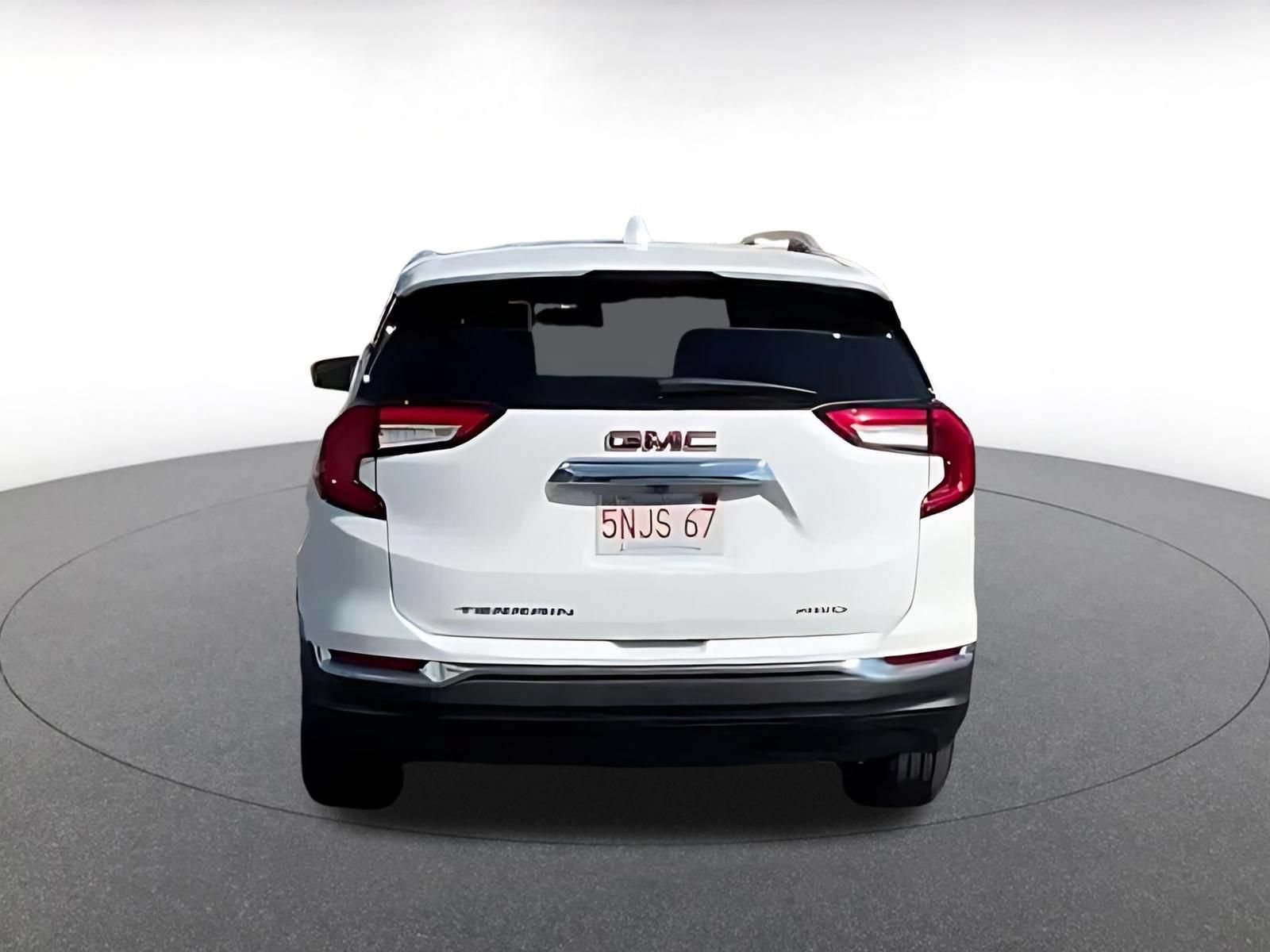 Used 2024 GMC Terrain SLT AWD/4WD image 12