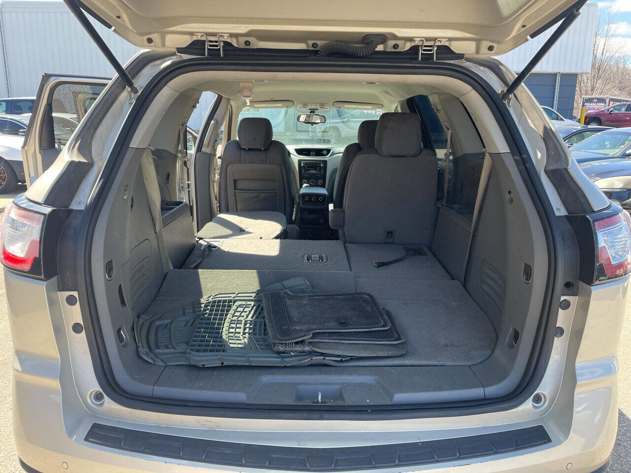 Used 2017 Chevrolet Traverse LT w/ Style and Technology Package image 12