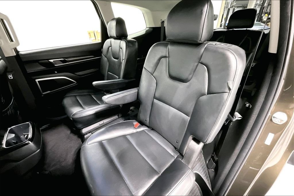 Used 2025 Kia Telluride S FWD image 32