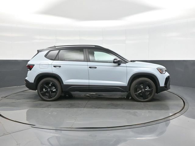 New 2026 Volkswagen Taos SE image 7