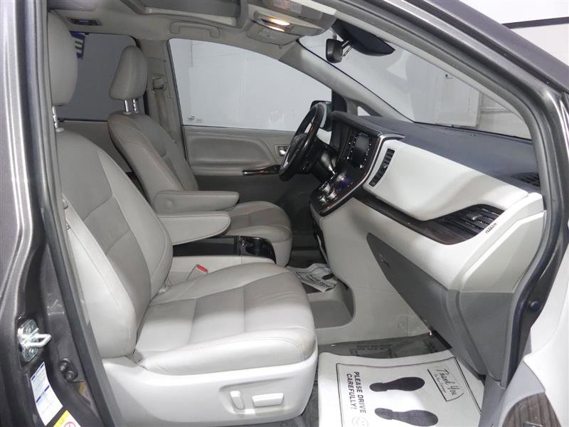 Used 2018 Toyota Sienna XLE Premium w/ Cargo Management Package image 22