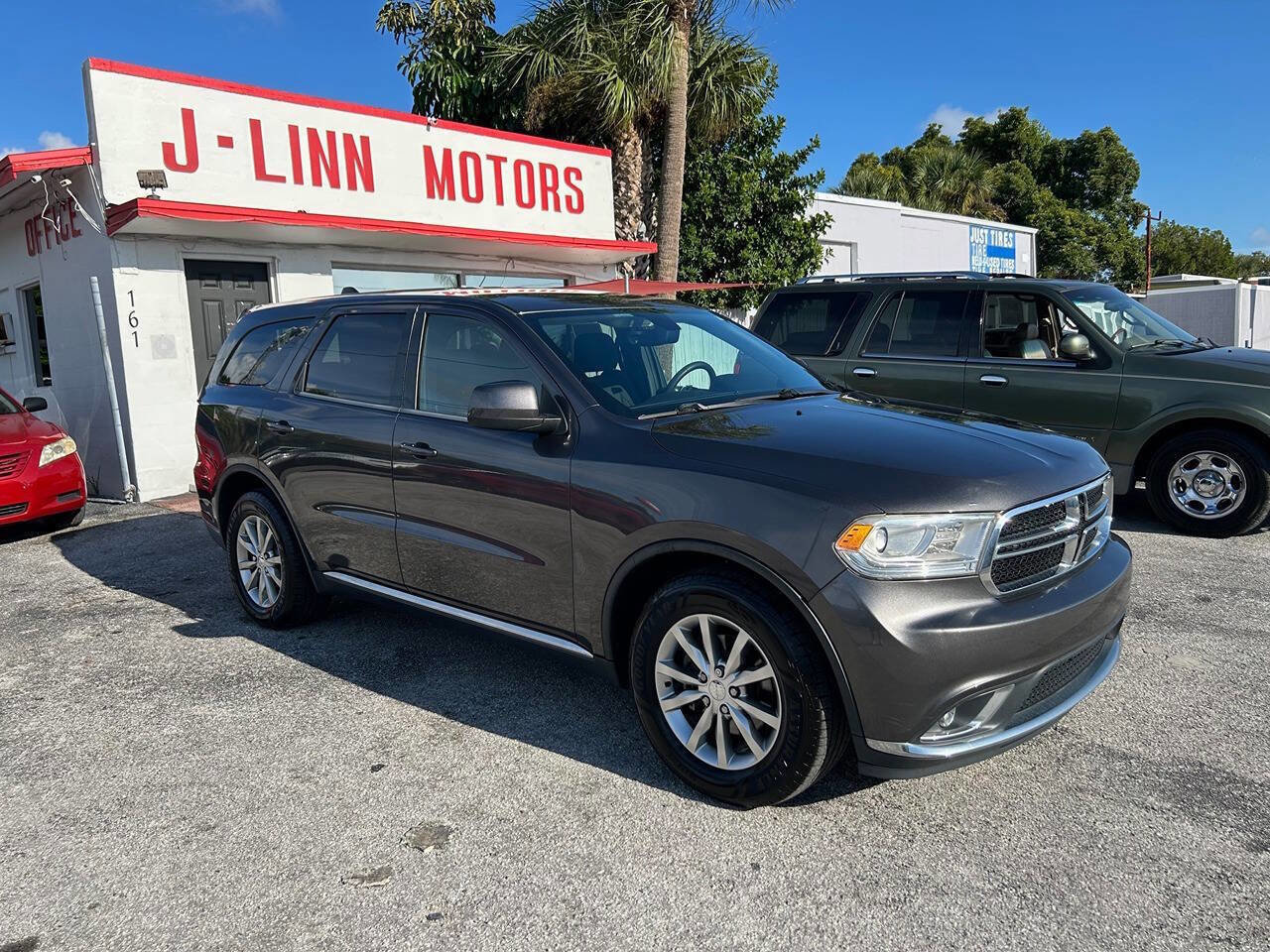 Used 2017 Dodge Durango SXT w/ 3rd Row Seating Group image 2