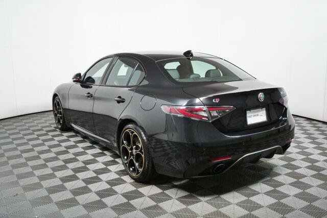 Used 2025 Alfa Romeo Giulia w/ Driving Assist Package RWD image 32