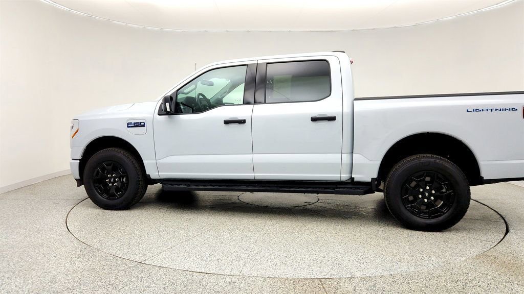 Used 2025 Ford F150 Lightning XLT AWD/4WD image 8