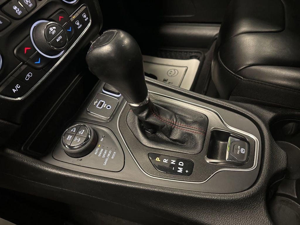 Used 2022 Jeep Cherokee Trailhawk w/ Comfort/Convenience Group image 10