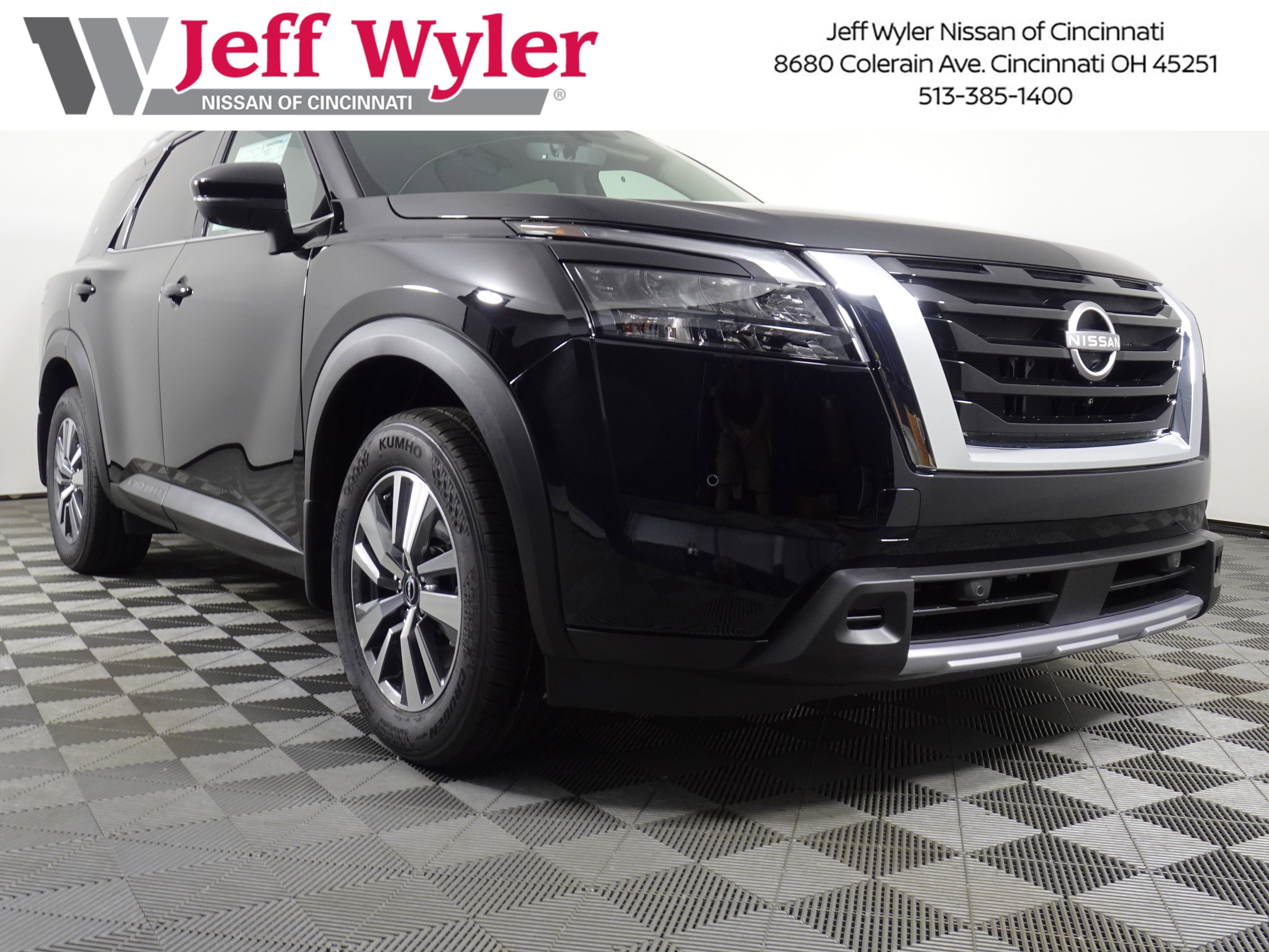 New 2025 Nissan Pathfinder SL w/ Cargo Package