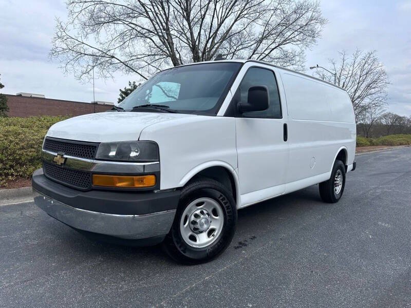 Used 2018 Chevrolet Express 2500 RWD image 2