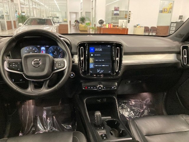 Used 2019 Volvo XC40 T5 Momentum image 18