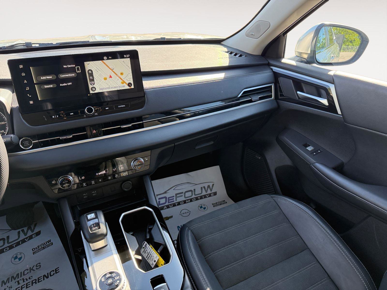 Used 2025 Mitsubishi Outlander SE FWD image 12