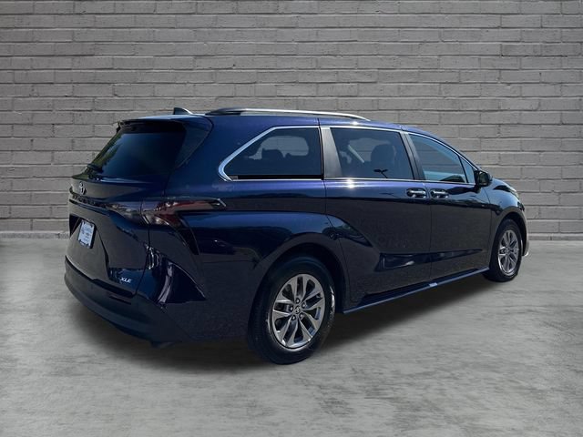 Used 2026 Toyota Sienna XLE FWD image 7