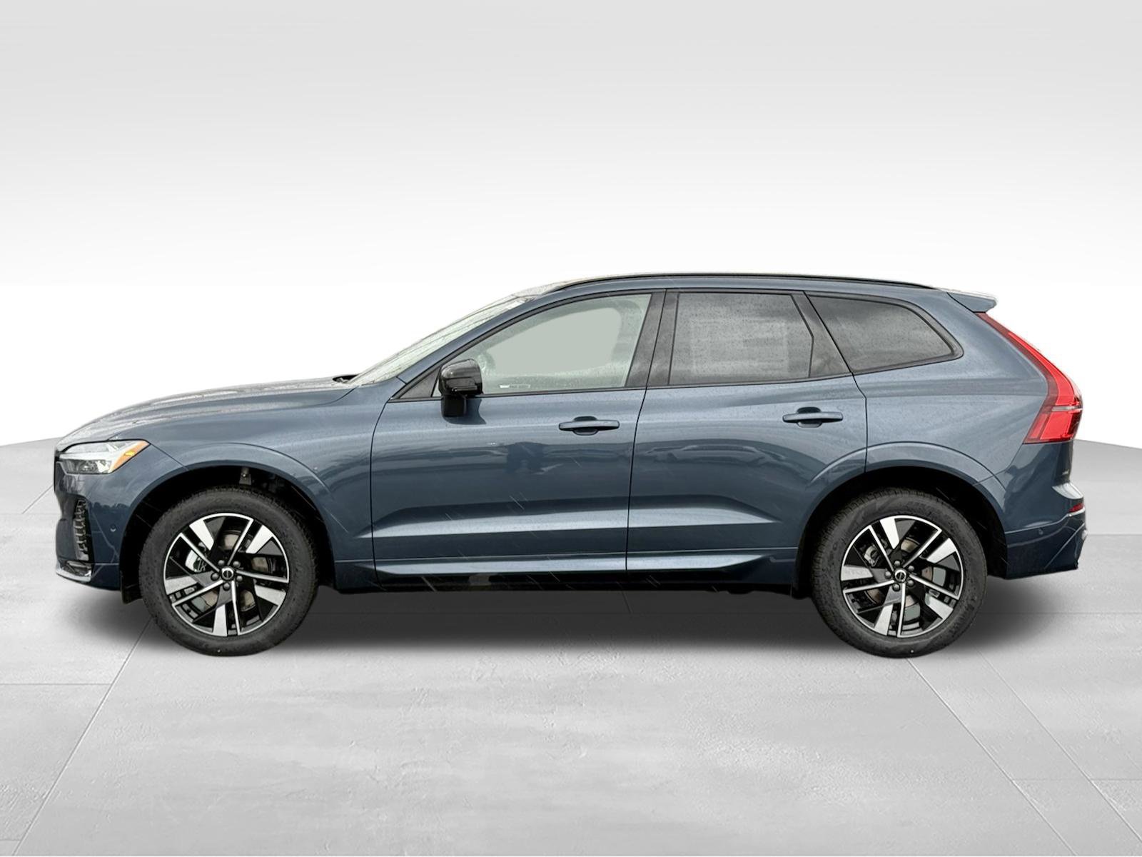 New 2027 Volvo XC60 B5 Core AWD/4WD image 2