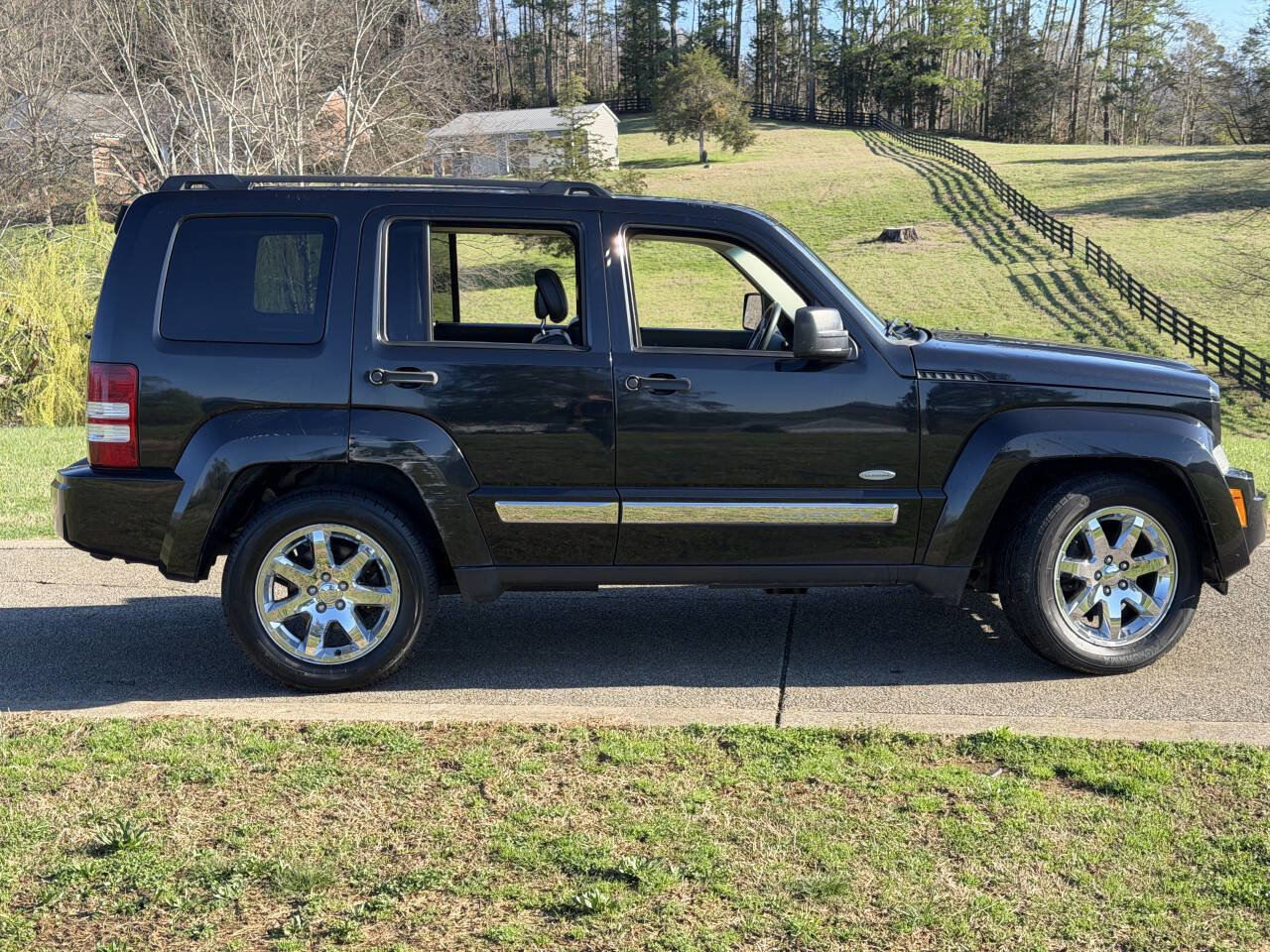 Used 2012 Jeep Liberty Sport image 23